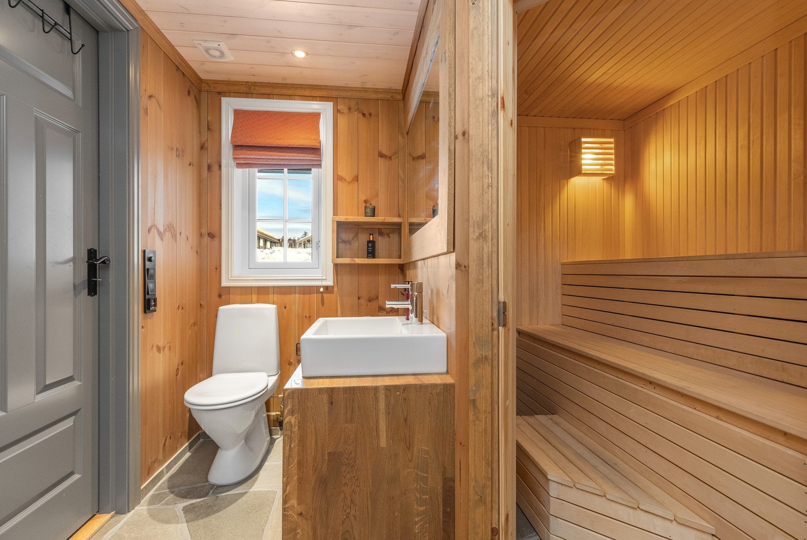 Hytta har to bad Galleribilde