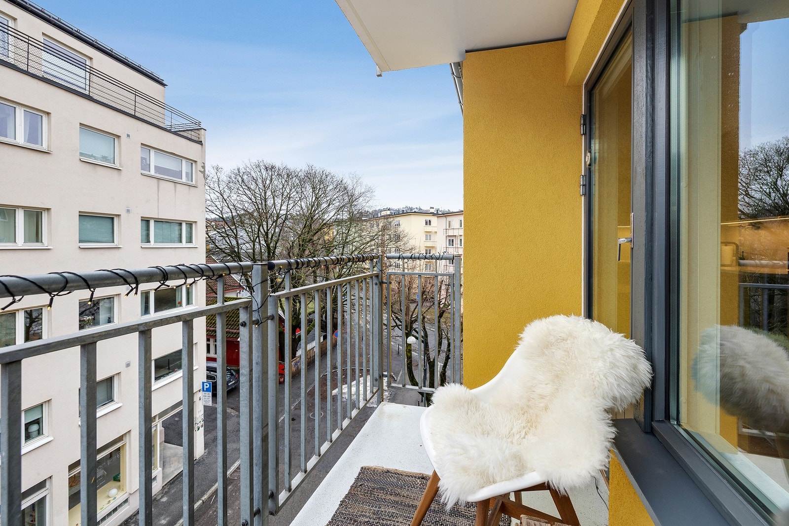 Østvendt balkong som gir rikelig med morgensol. Galleribilde