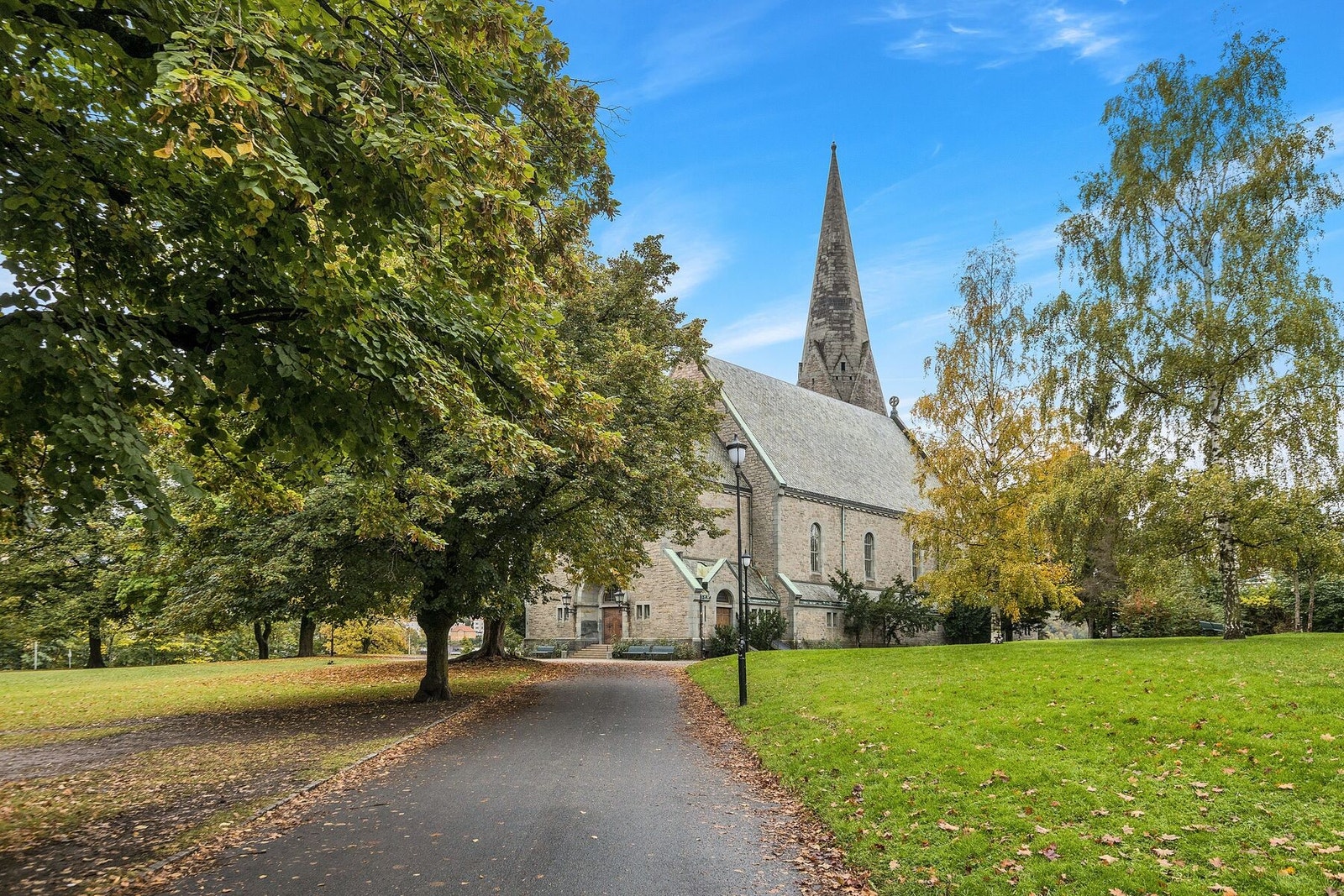 Vålerenga kirke. Galleribilde