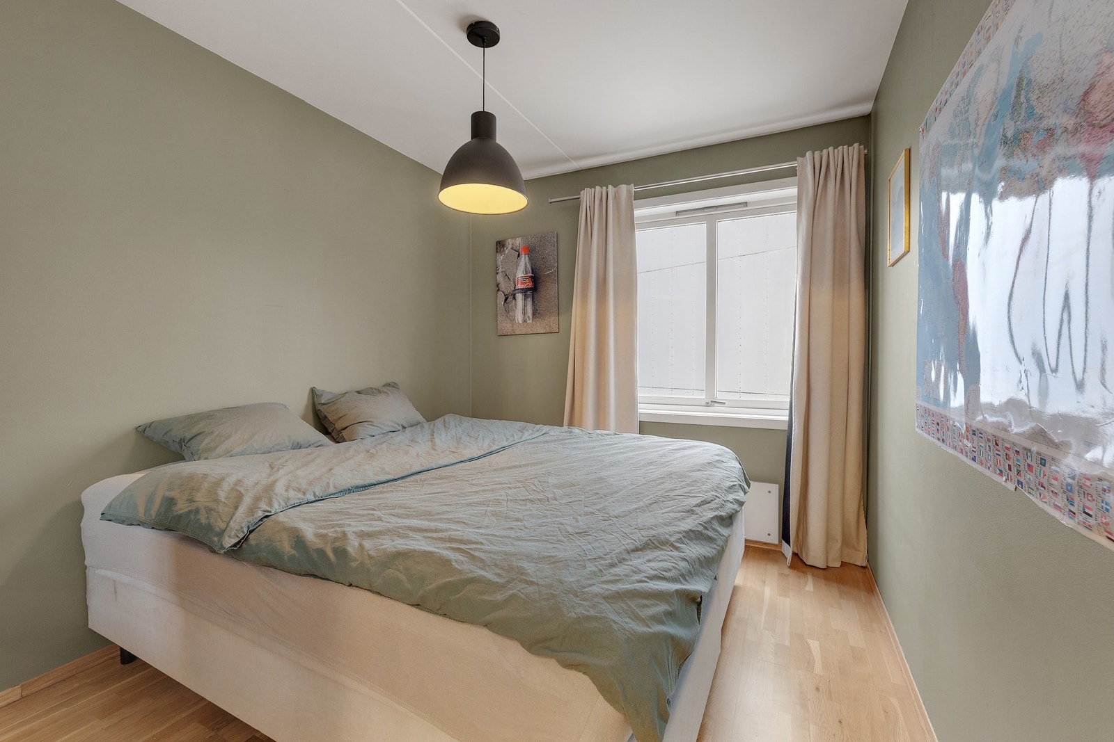 Veggene er malt i en behagelig farge som skaper en god atmosfære. Galleribilde