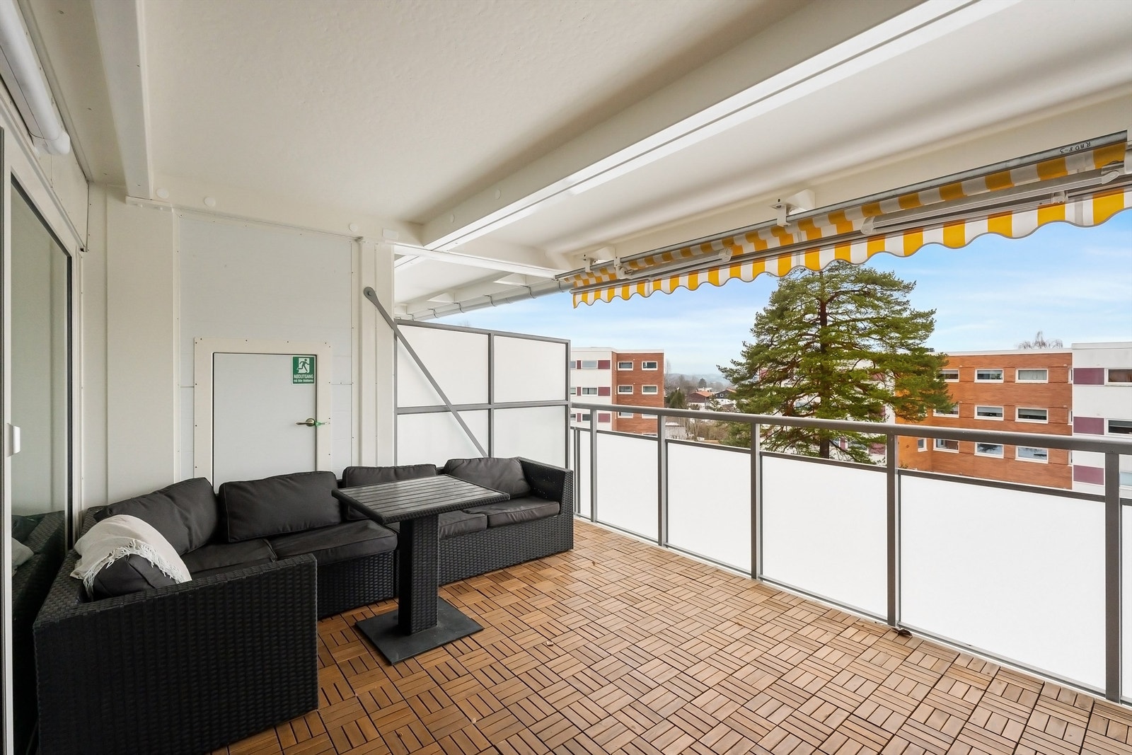 Balkongen er sydvendt balkong og har gode solforhold Galleribilde