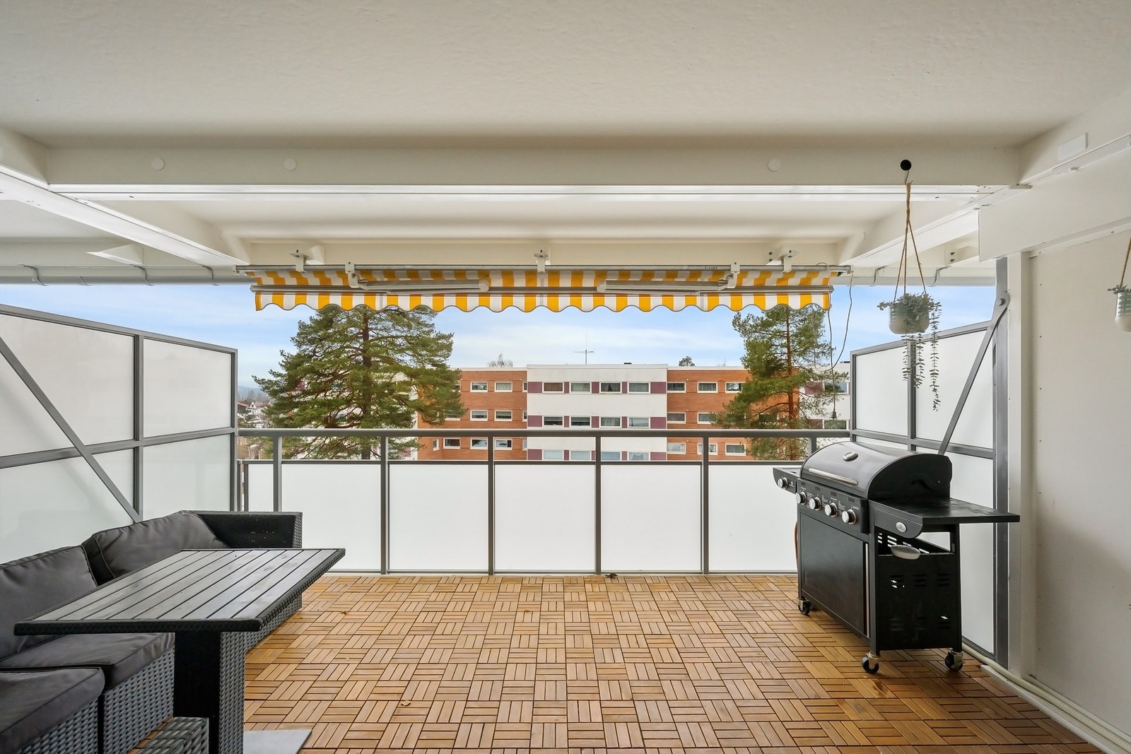 Ny balkong fra 2022/23 med gode møbleringsmuligheter! Galleribilde