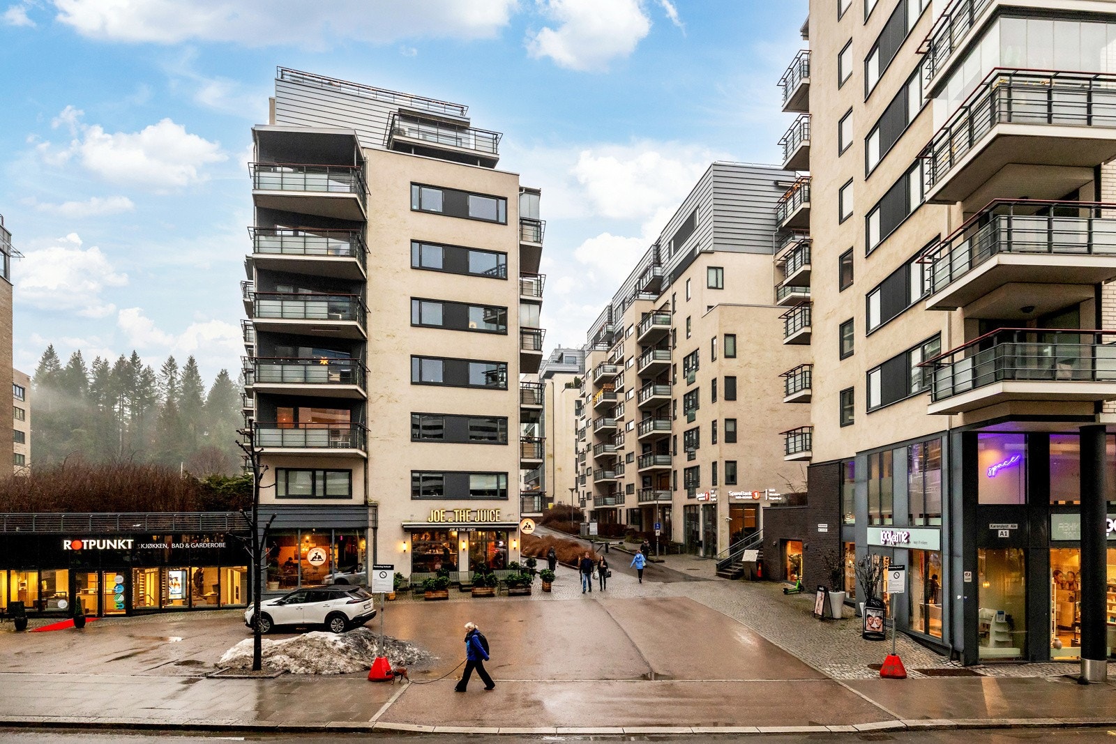 Leiligheten ligger svært sentralt på Sjølyst, med nærhet til alt du trenger i hverdagen bare noen få minutter gange unna. Galleribilde