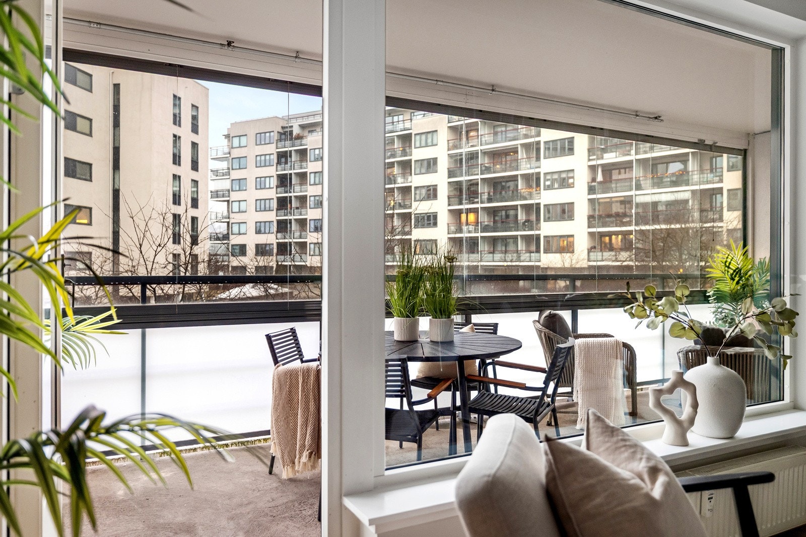 Fra stuen har du utgang til en innglasset balkong på 14 kvm. Galleribilde