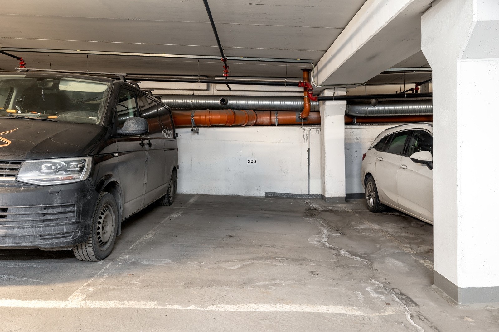 Leiligheten disponerer en garasjeplass. Galleribilde