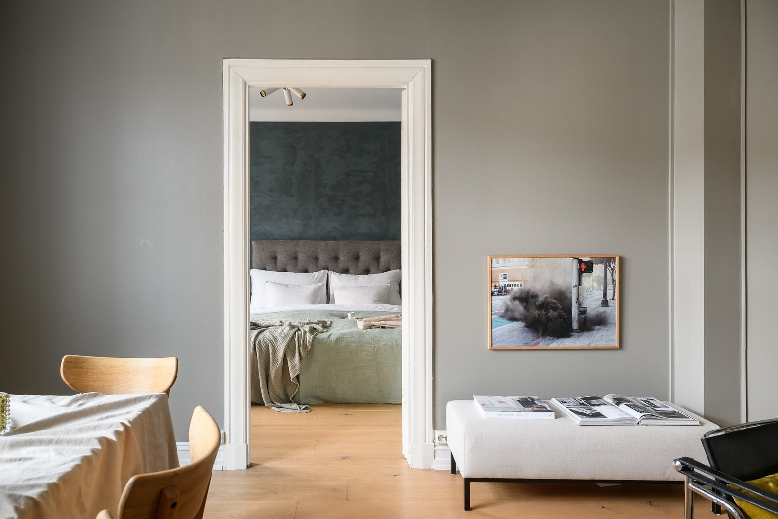 Boligens hovedsoverom har adkomst fra stuen. Galleribilde