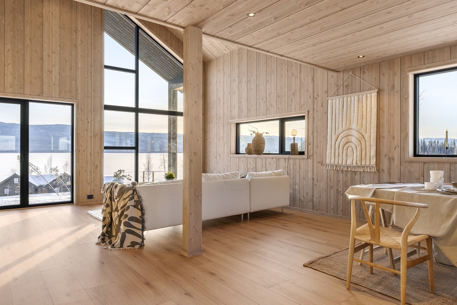 Spennende detaljer med ulike høyder i himlingen Galleribilde