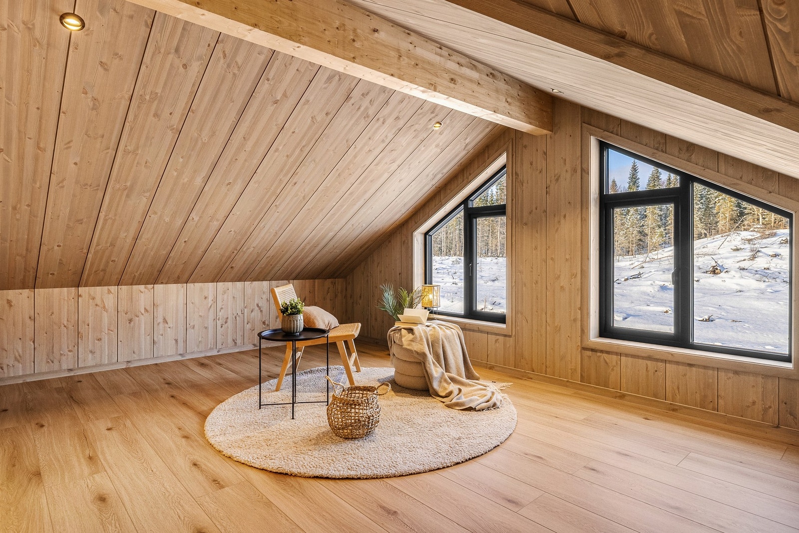 Spotter i himlingen setter det koselige hyttepreget Galleribilde