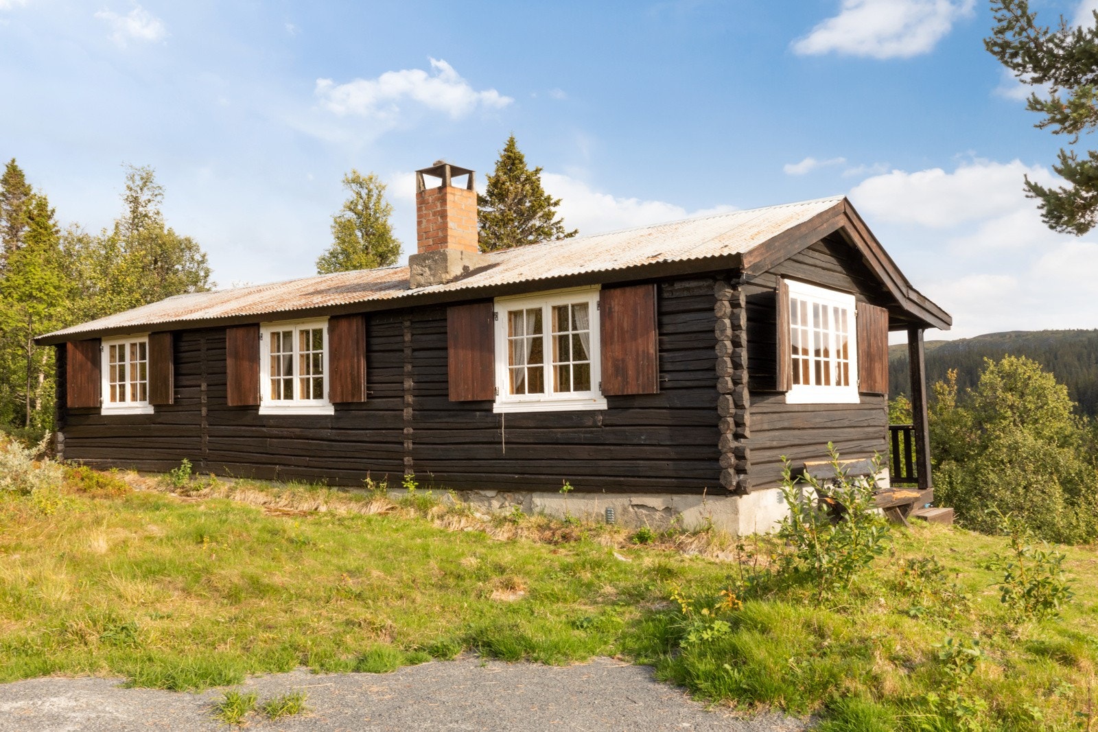 Hytta er oppført i 1962 og har et areal på 52 kvm Galleribilde