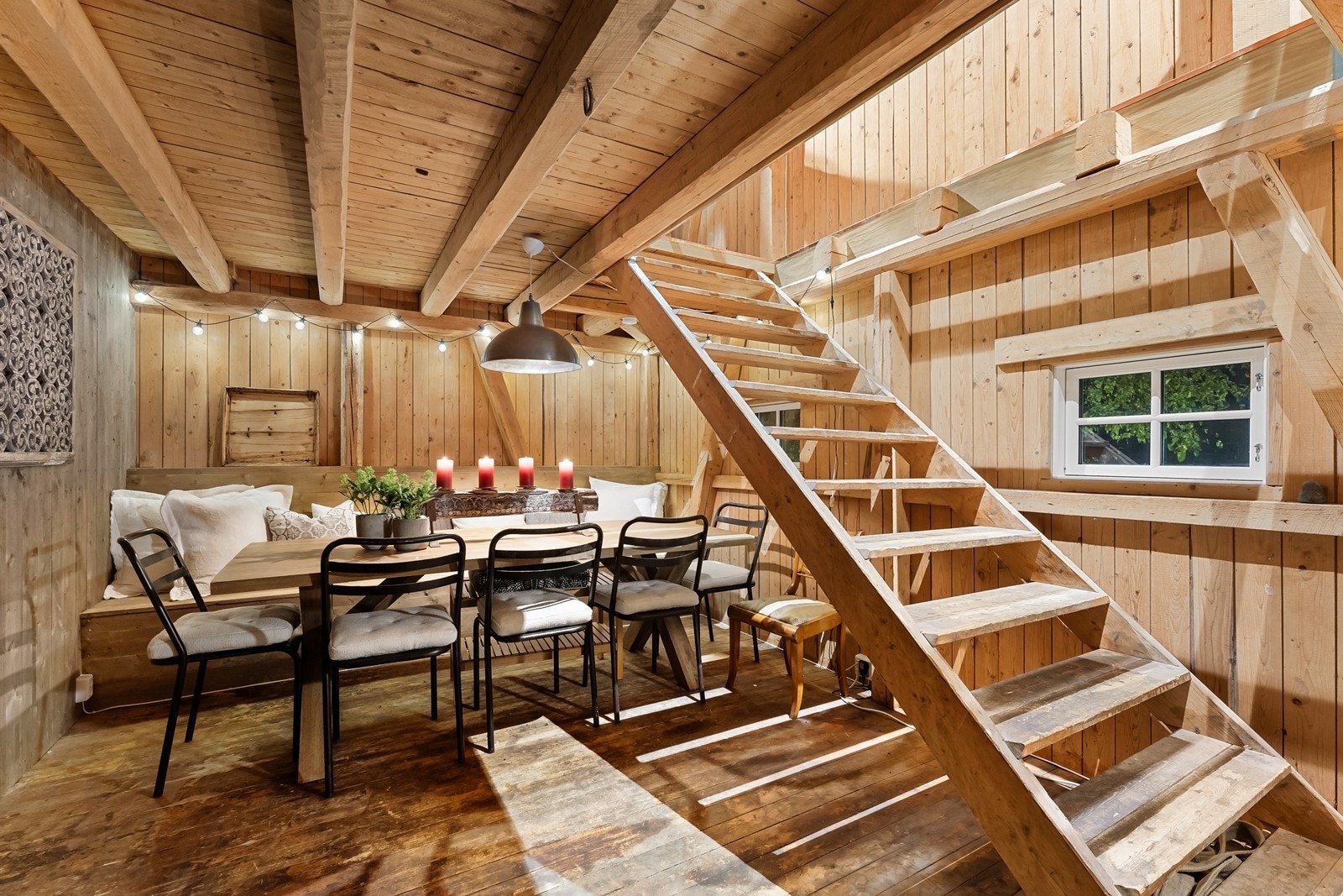 Stabburet er godt egnet for sosiale sammenkomster året rundt og et hyggelig samlingspunkt for både store og små. Galleribilde