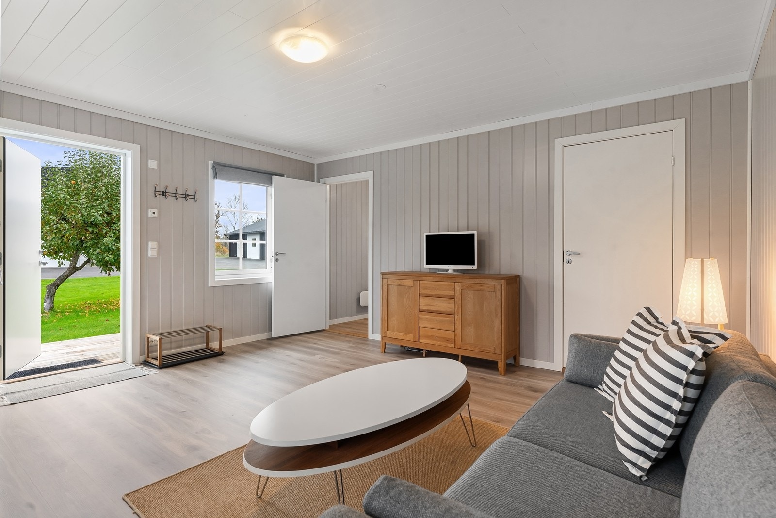 Inneholder oppholdsrom, soverom og bad. Egnet for gjester eller utleie. Galleribilde