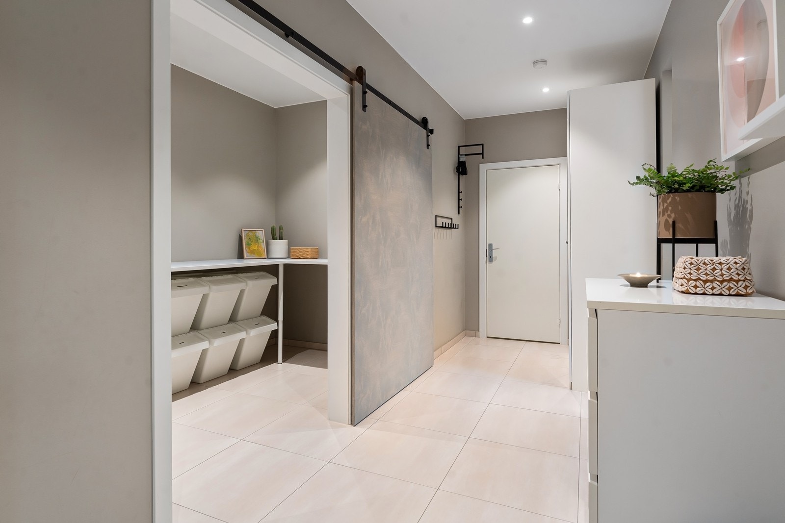 Praktisk med direkte adkomst til vaskerom via hverdagsinngangen. Galleribilde