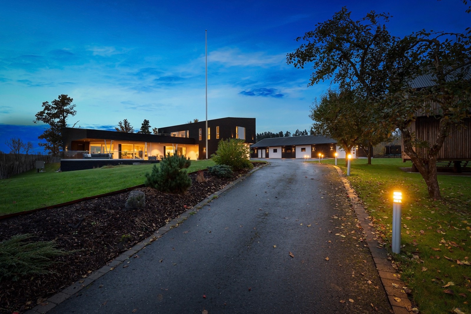 Flott belysning på eiendommen. Galleribilde