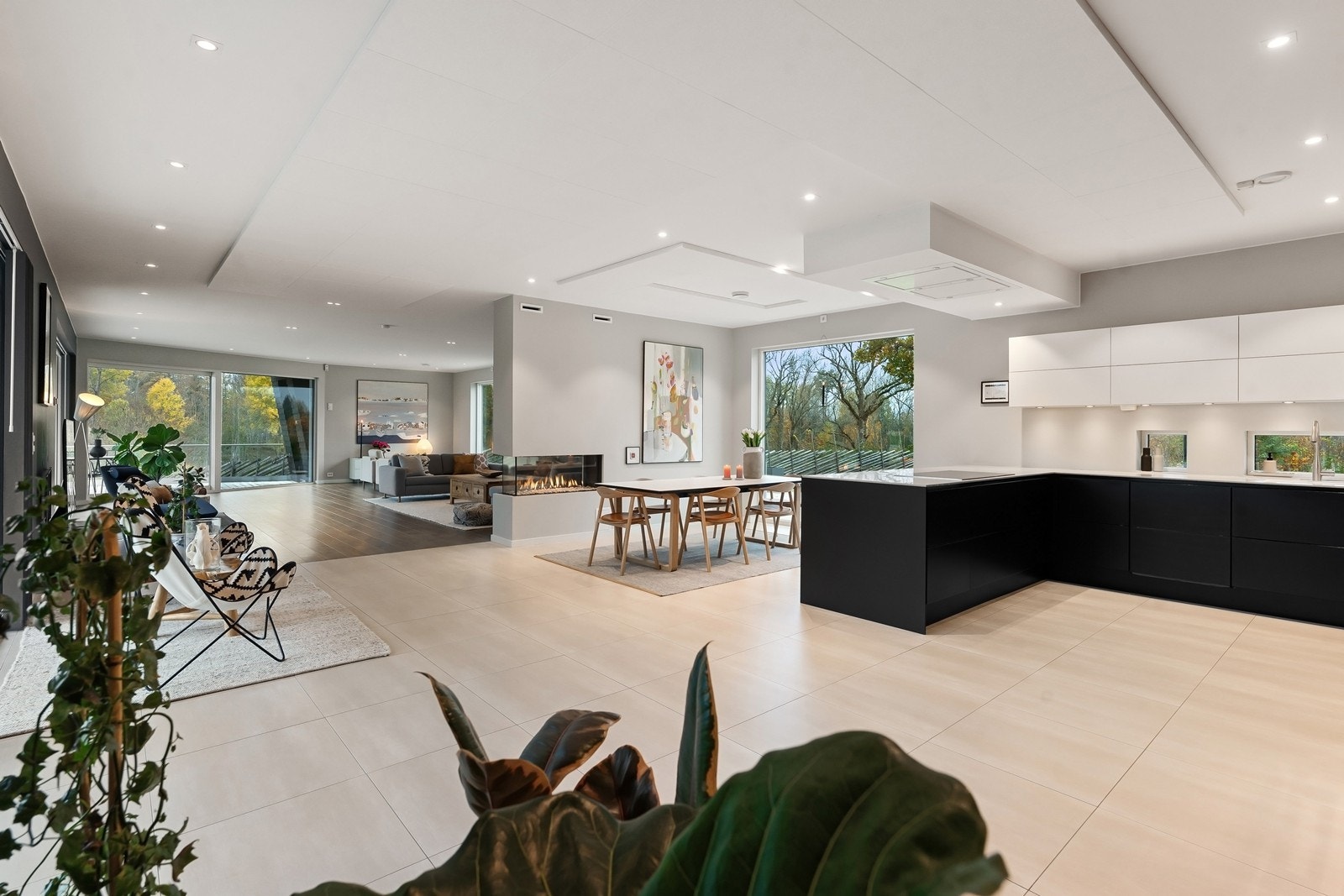 Boligen har et internt bruksareal på hele 330 m² og holder god standard. Galleribilde