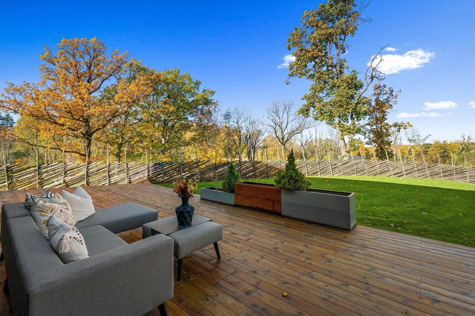 Her får du med deg solnedgangen midtsommers. Galleribilde