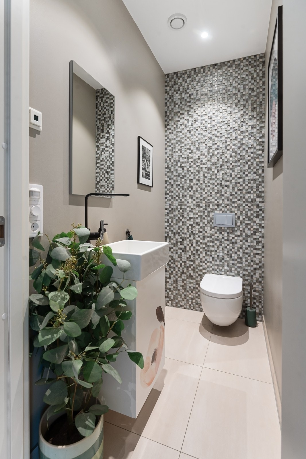 Gjestetoalett. Galleribilde