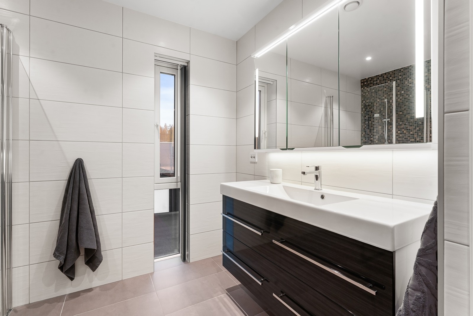 Ett av de to badene i boligens 2. etasje. Galleribilde