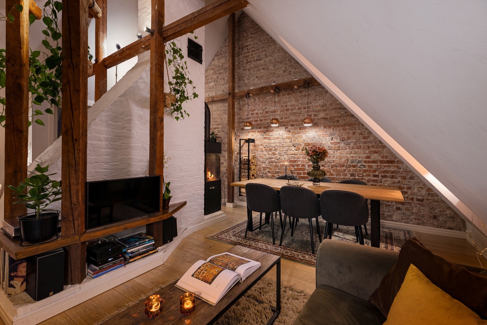 Loftstuen er et ypperlig sted for hyggelige sammenkomster med gode venner. Galleribilde