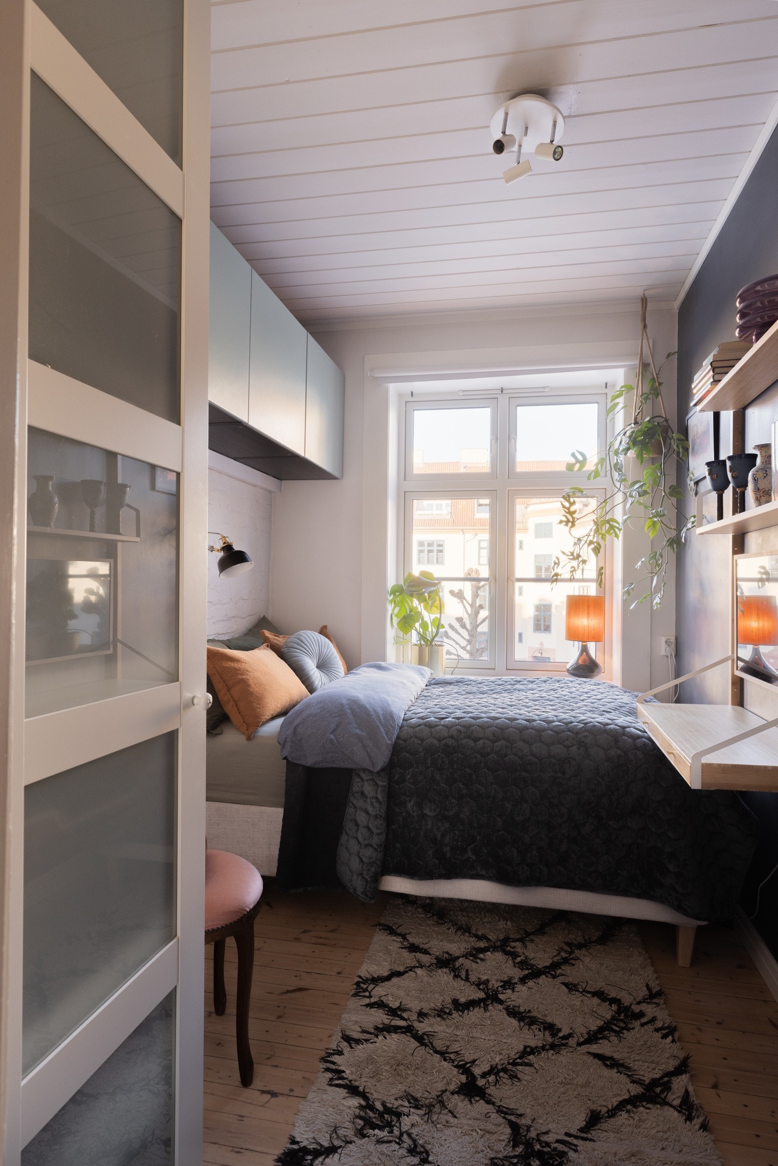 Soverommene har plass til senger og ulikt soveromsmøblement. Galleribilde