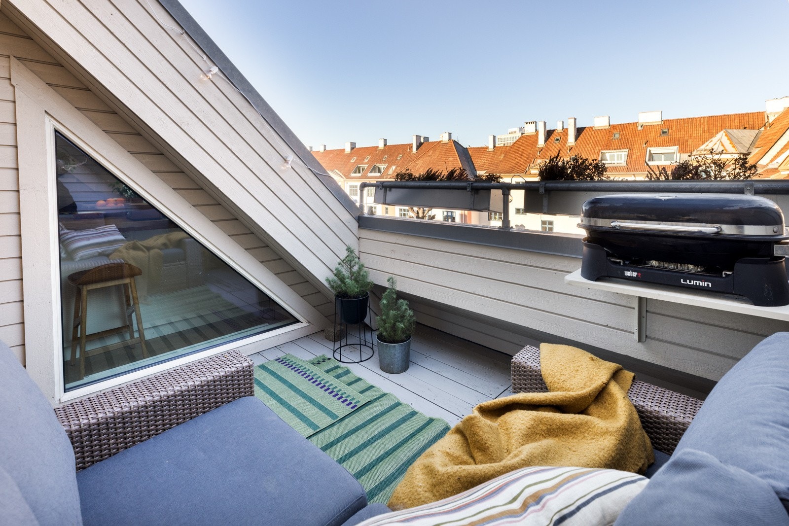 Den private takterrassen legger til rette for et godt "uteliv" i den varme årstiden. Galleribilde