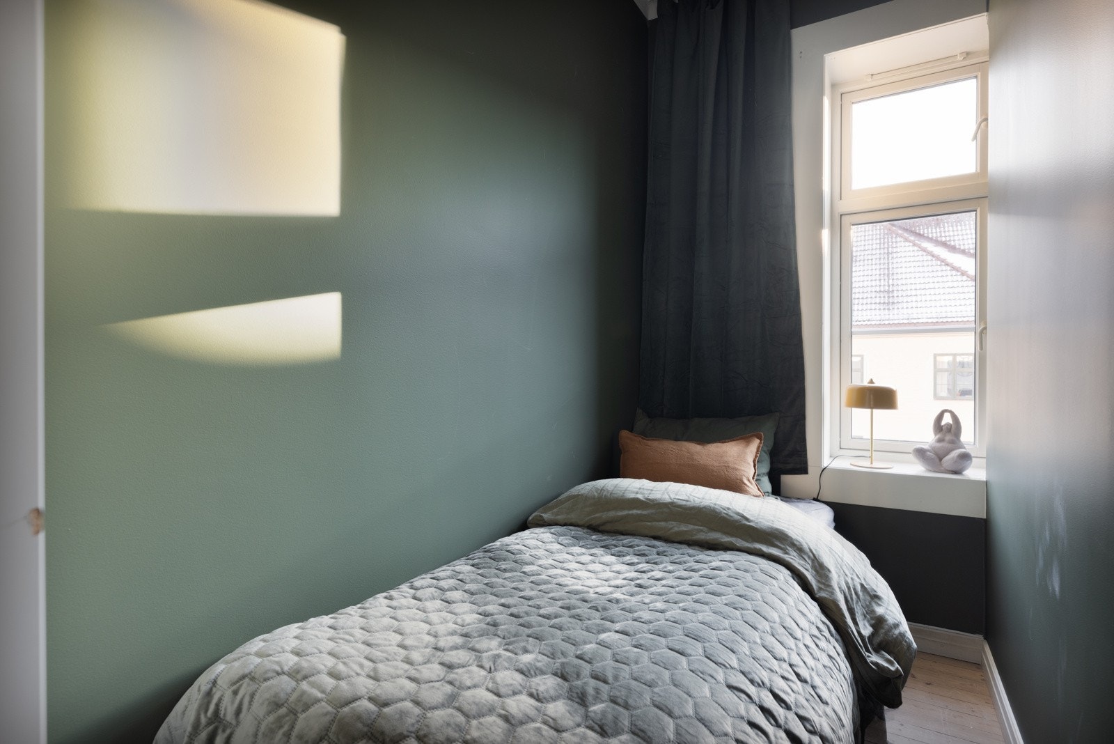 Tre (fire ved behov) soverom gjør det enkelt å tilpasse boligen til uklike behov. Galleribilde