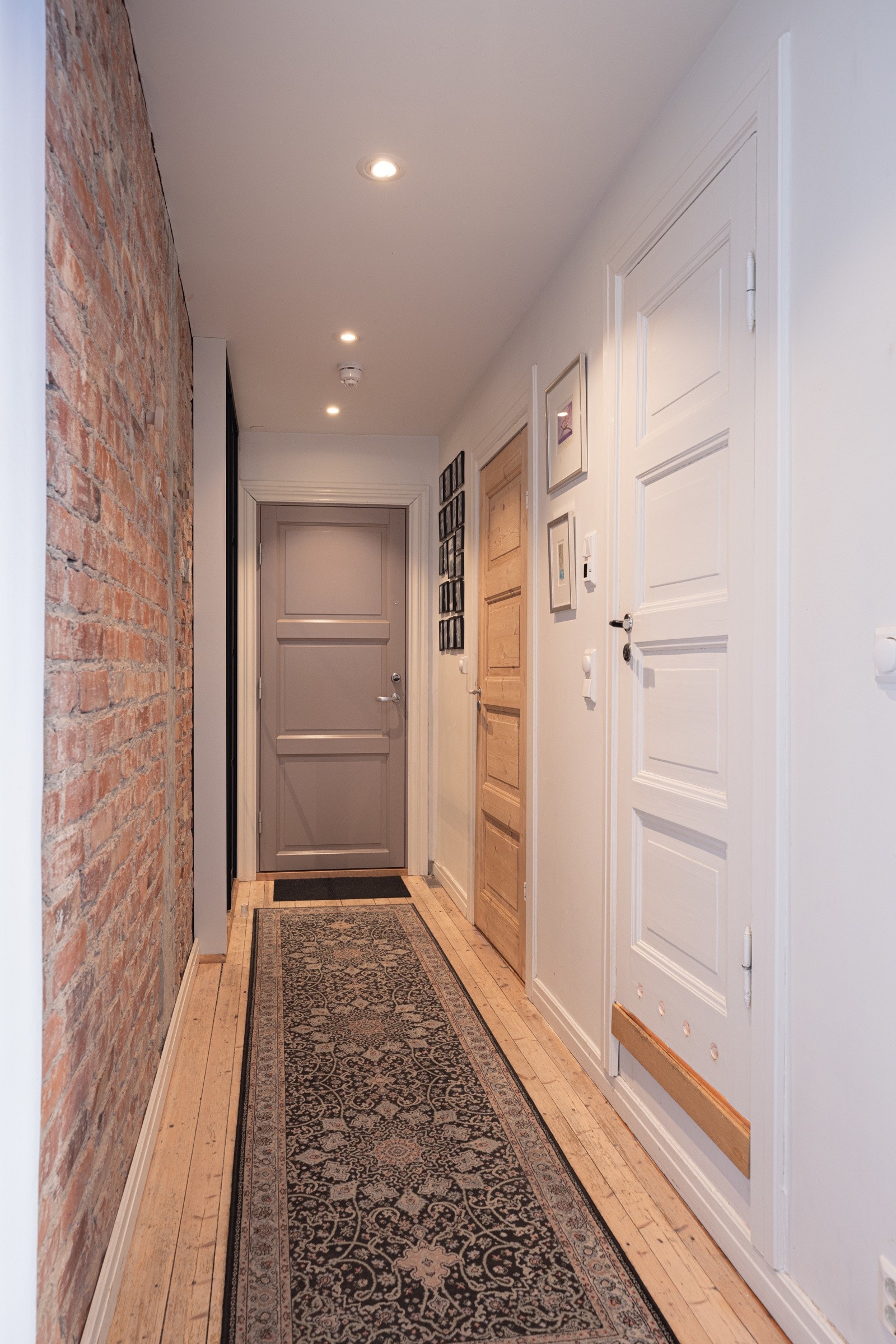 Inngangsapartiet gir en forsmak på de gode kvalitetene i boligen. Galleribilde