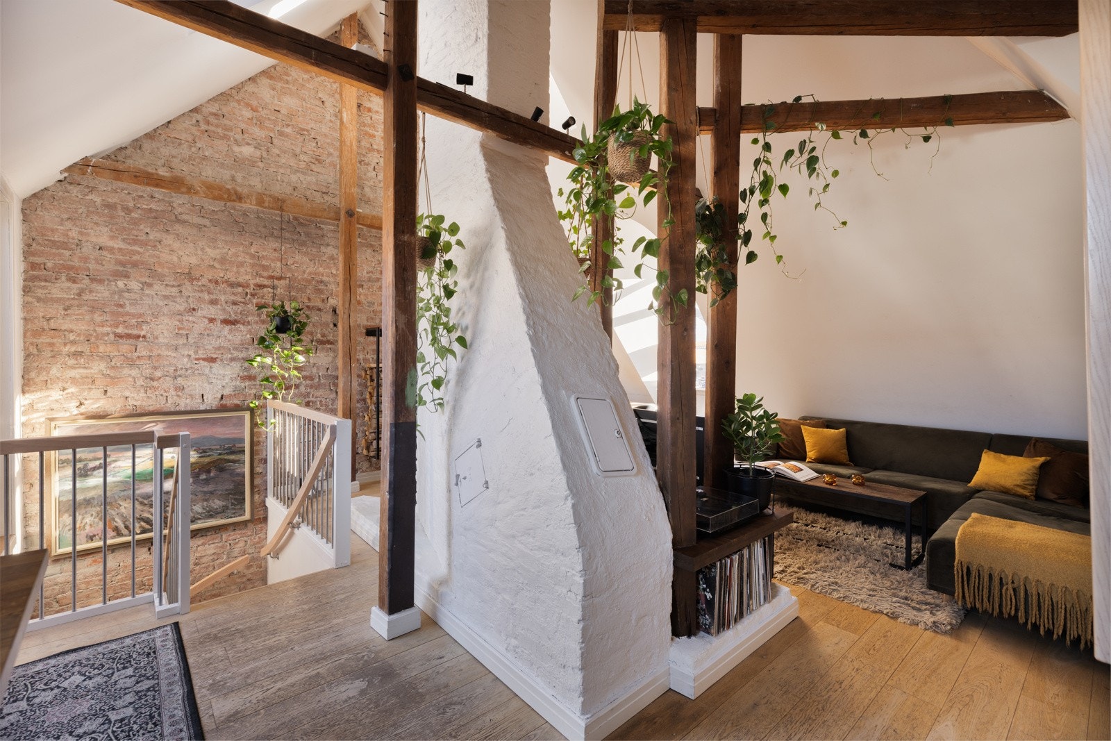 Boligen har en flott kombinasjon av bygningens historiske preg og dagens krav til standard. Galleribilde