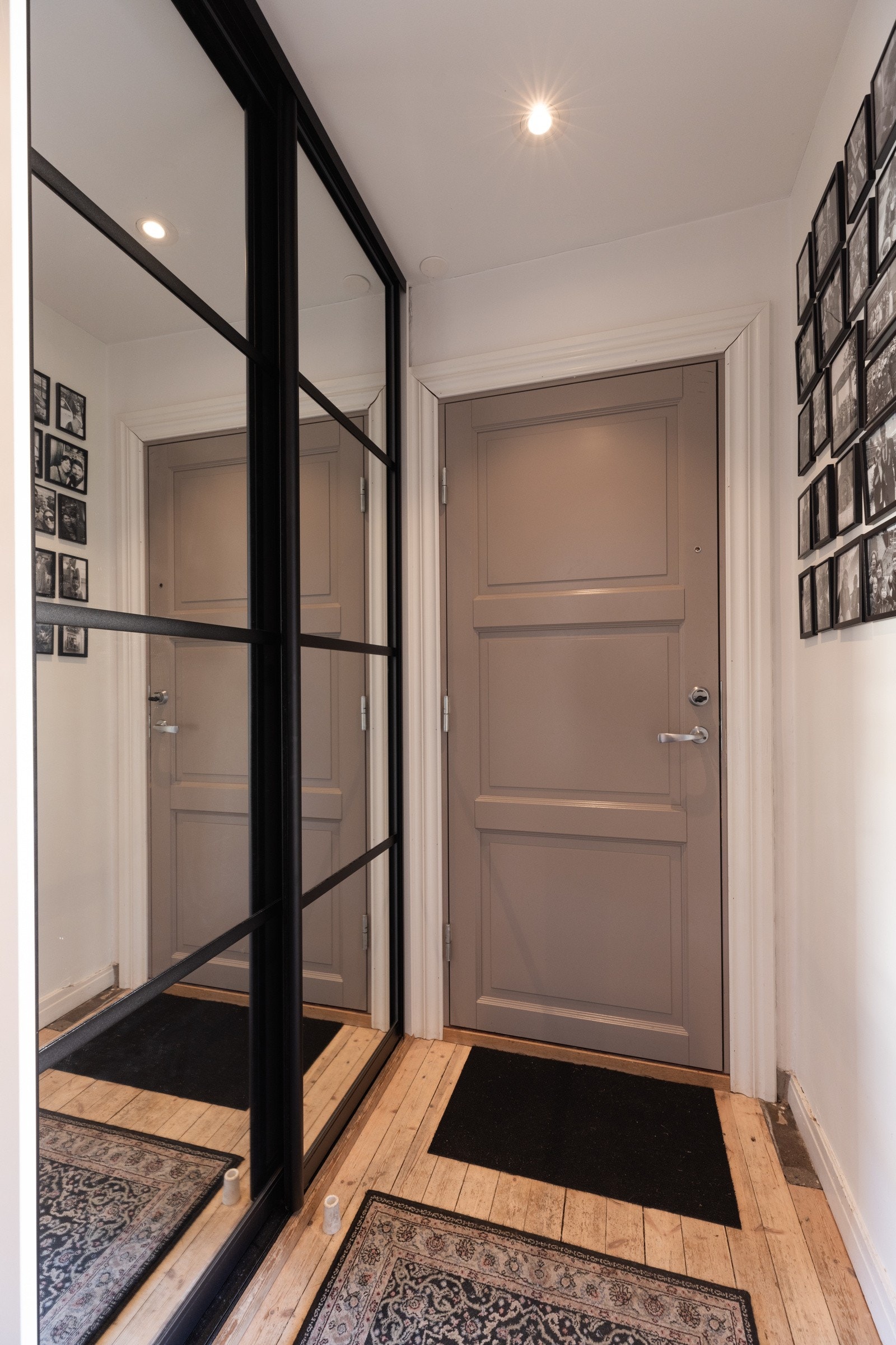 Det er god plass til oppbevaring i inngangspartiet. Galleribilde