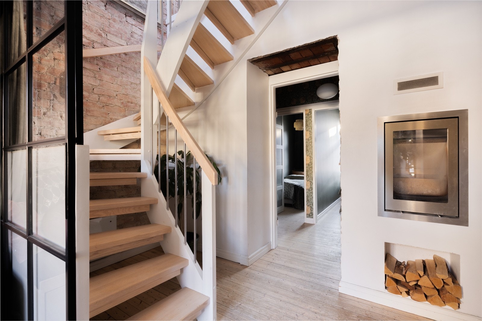 Det er montert ildsted i begge eetasjene. Galleribilde