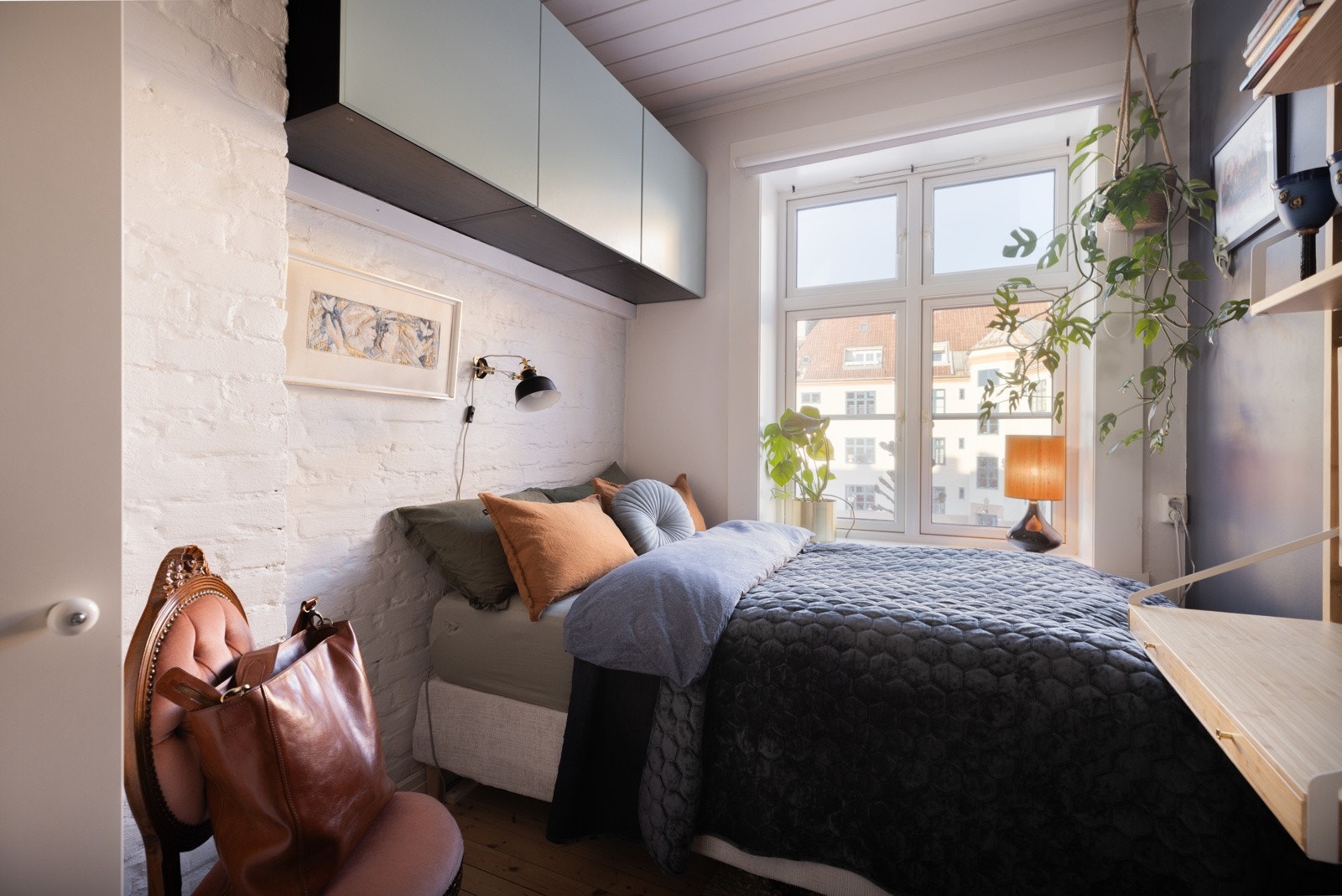 Det er i dag innredet med tre soverom i den nederste etasjen. Galleribilde