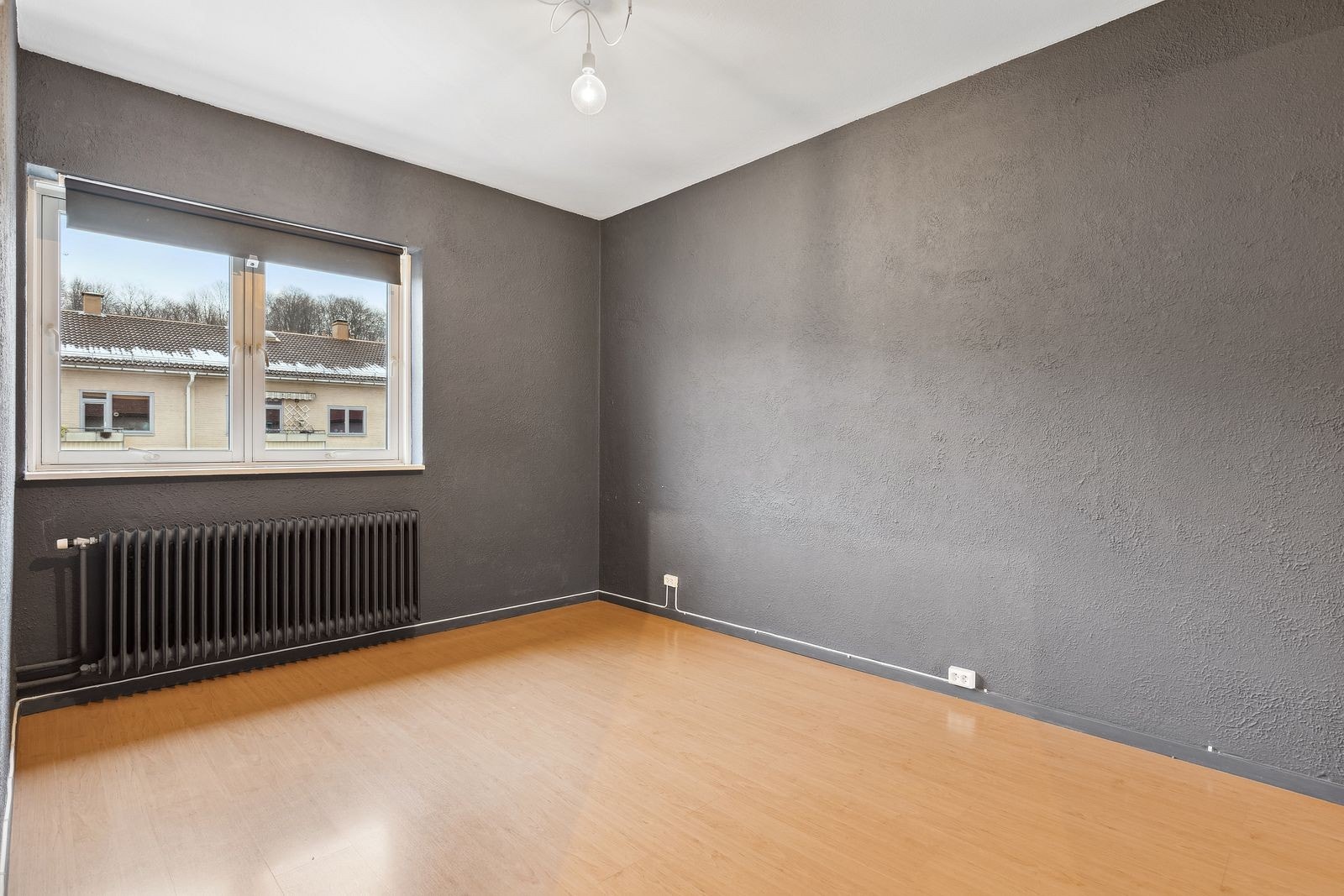 Hovedsoverommet er svært romslig - Skyvedørsgarderobe medfølger Galleribilde