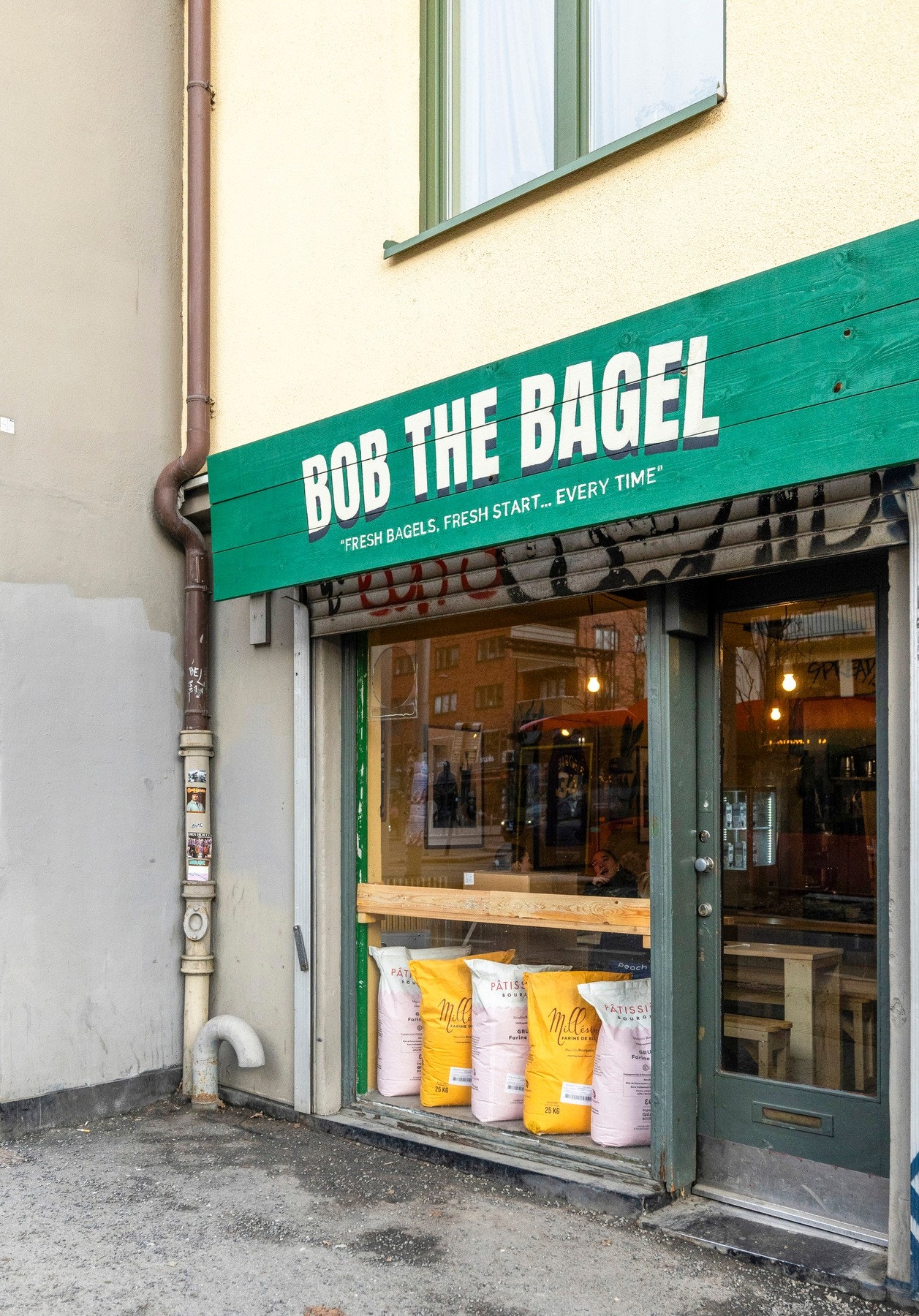 Rett rundt hjørnet ligger den virale Bob the Bagel som omtales som et lite stykke New York i Oslo. Galleribilde