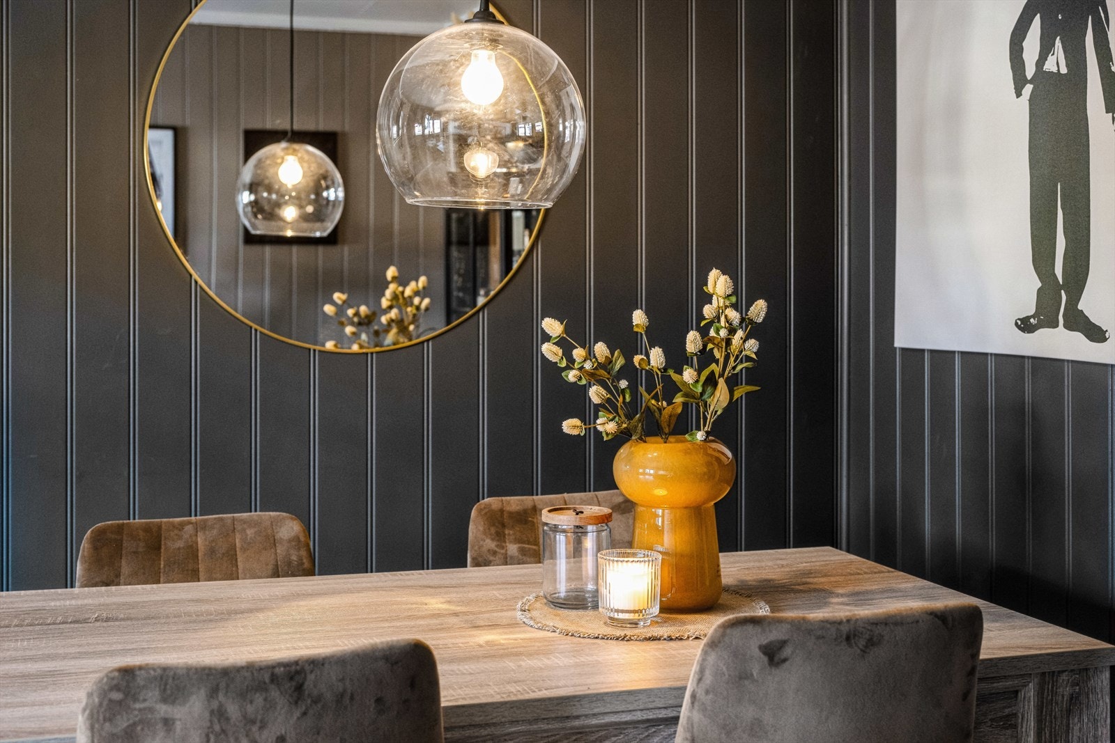 I felleskostnaden inngår bl.a. alt av kommunale avgifter, festeavgift til bortfester, kabel-TV/internett, renter, avdrag, driftsutgifter, samt felles bygningsforsikring. Galleribilde