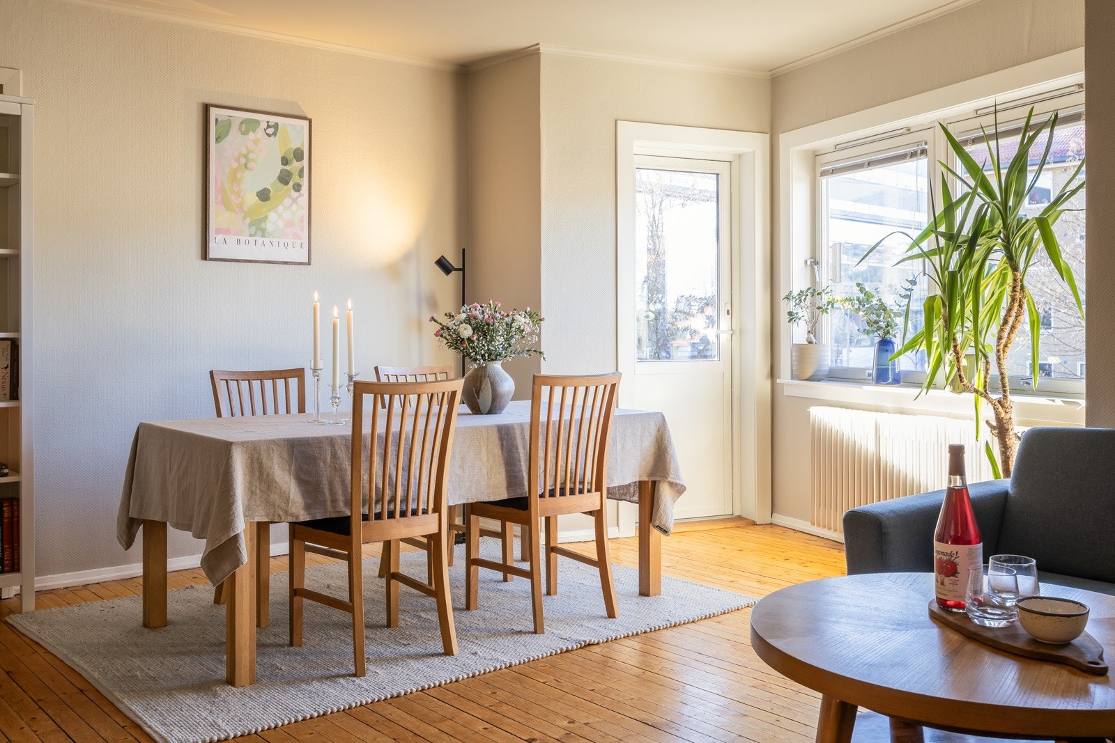 Leiligheten ligger i byggets 2.etasje og er godt skjermet for innsyn og støy. Galleribilde