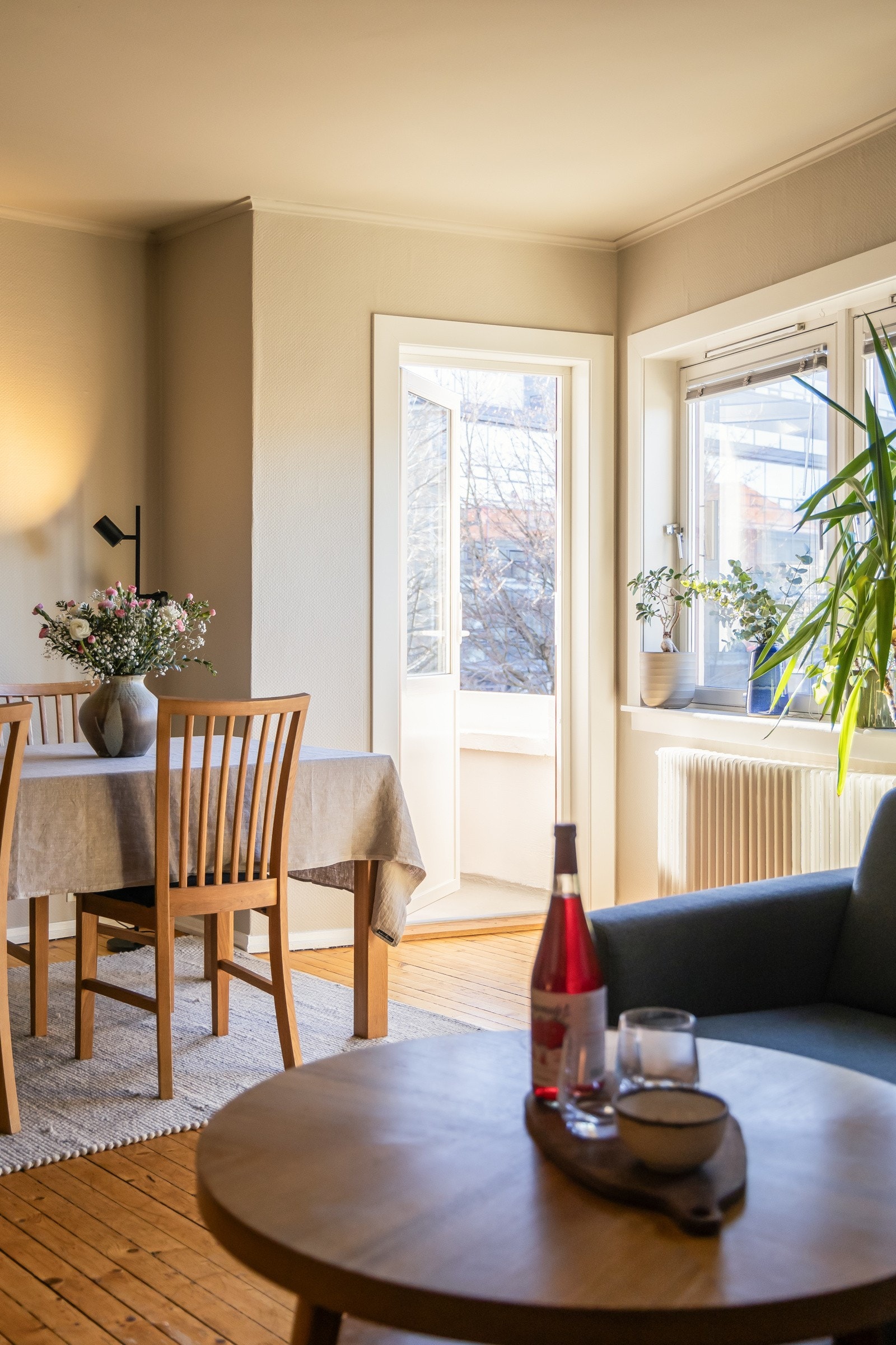 Leiligheten er gjennomgående og får lysinnslipp fra både stue og kjøkken. Galleribilde