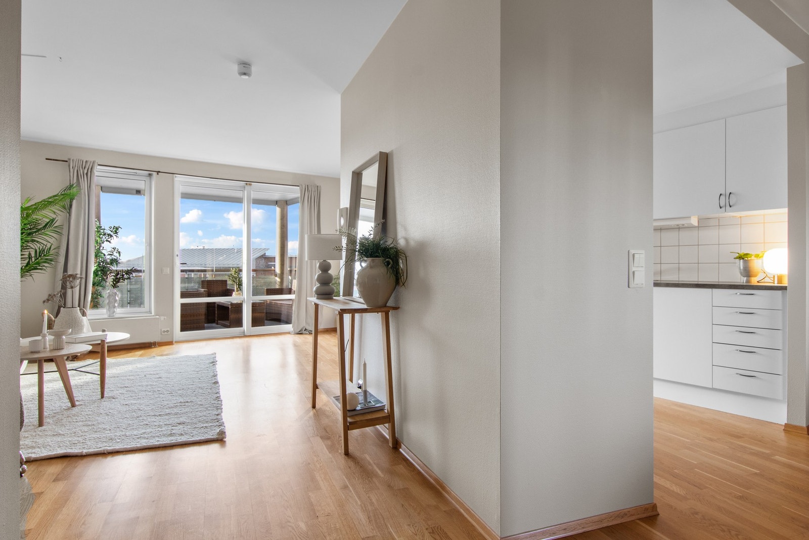 Kjøkkenet er skjermet fra stuen. Galleribilde