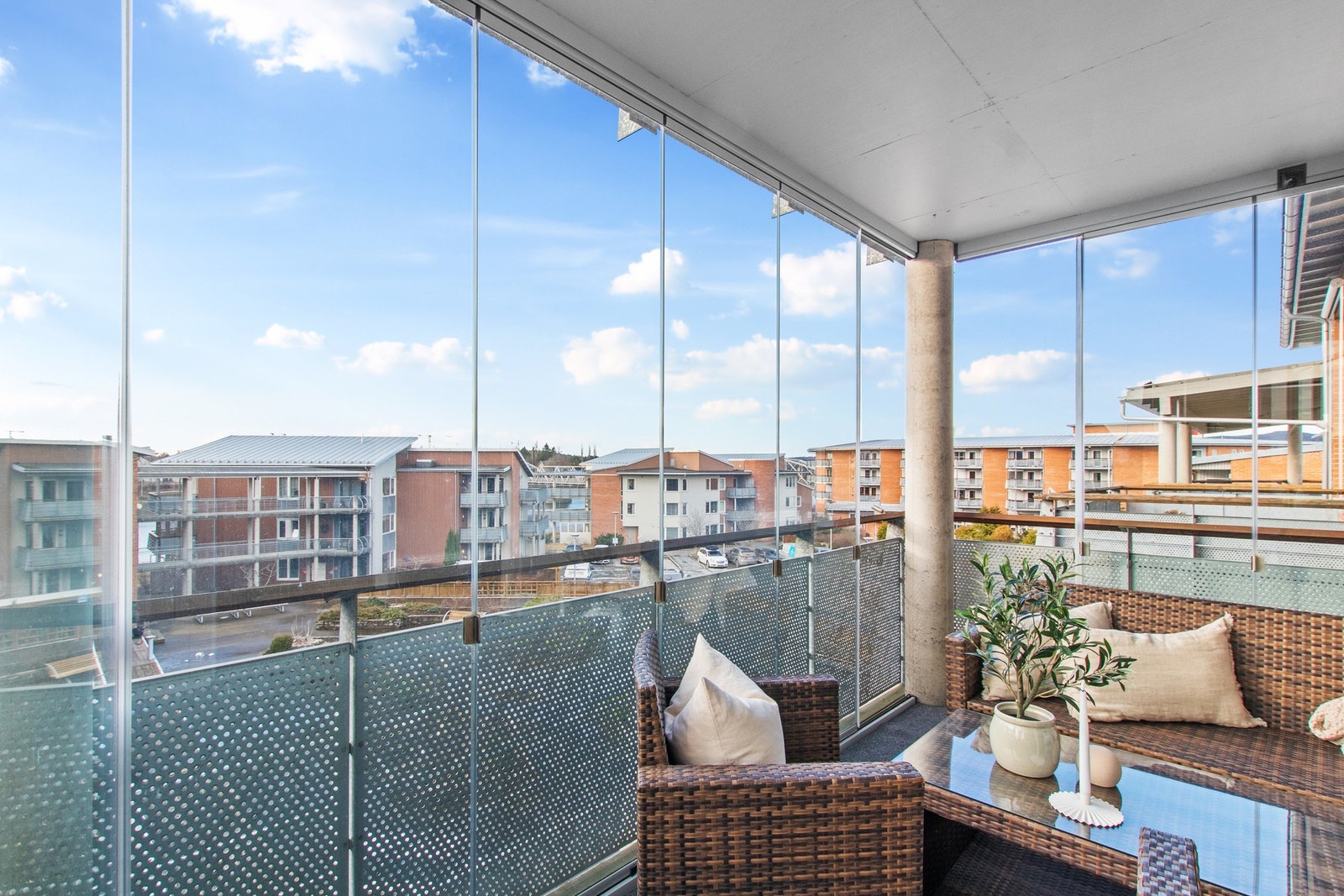 Innglasset veranda med pen utsikt over stekke - Vestvendt. Galleribilde