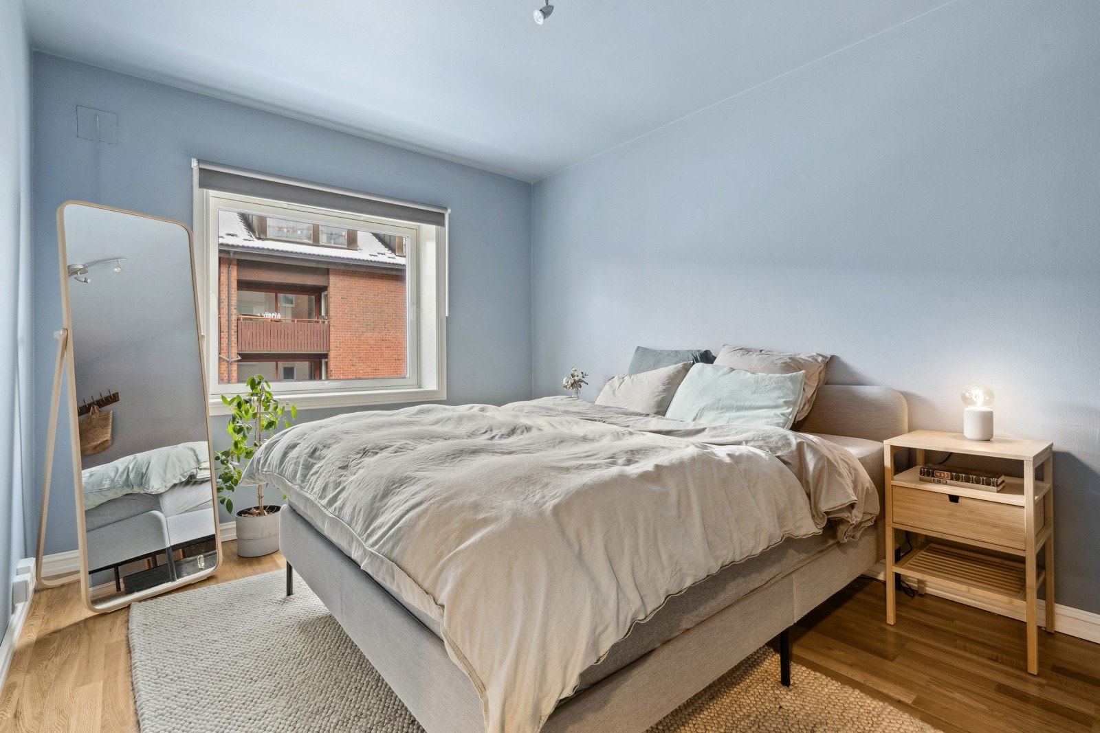 Det er to soverom i leiligheten, som måler 13 og 6 kvm. Galleribilde