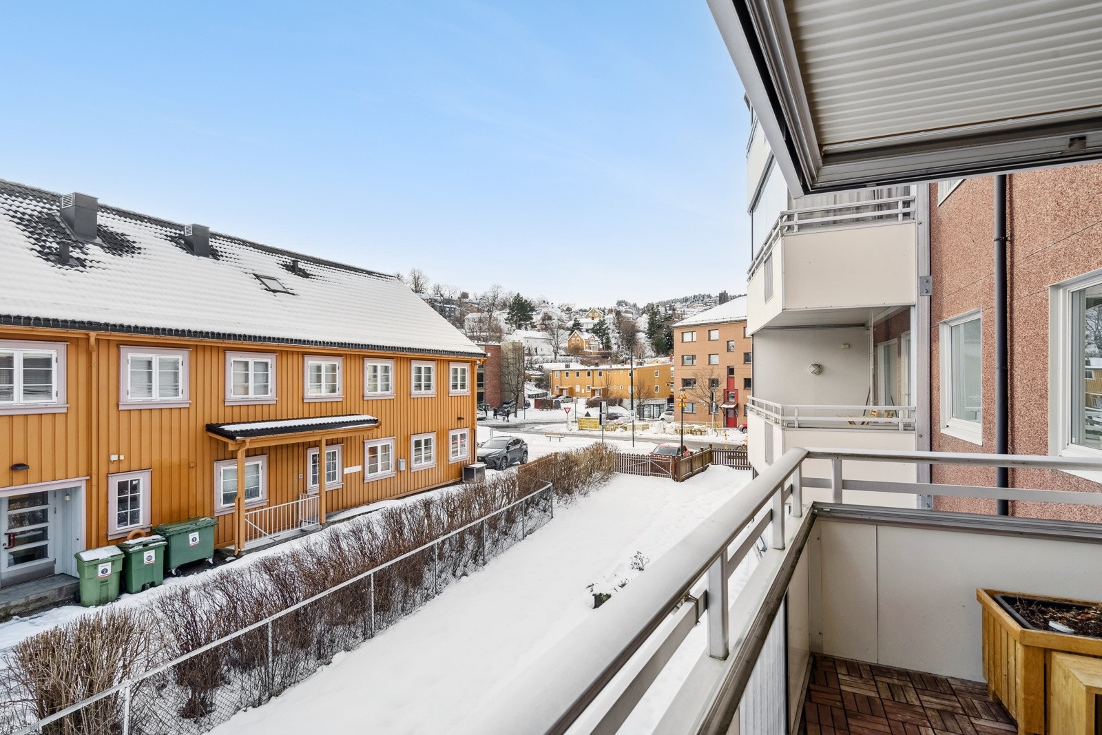 Det er tilnærmet ingen innsyn fra balkongen. Galleribilde