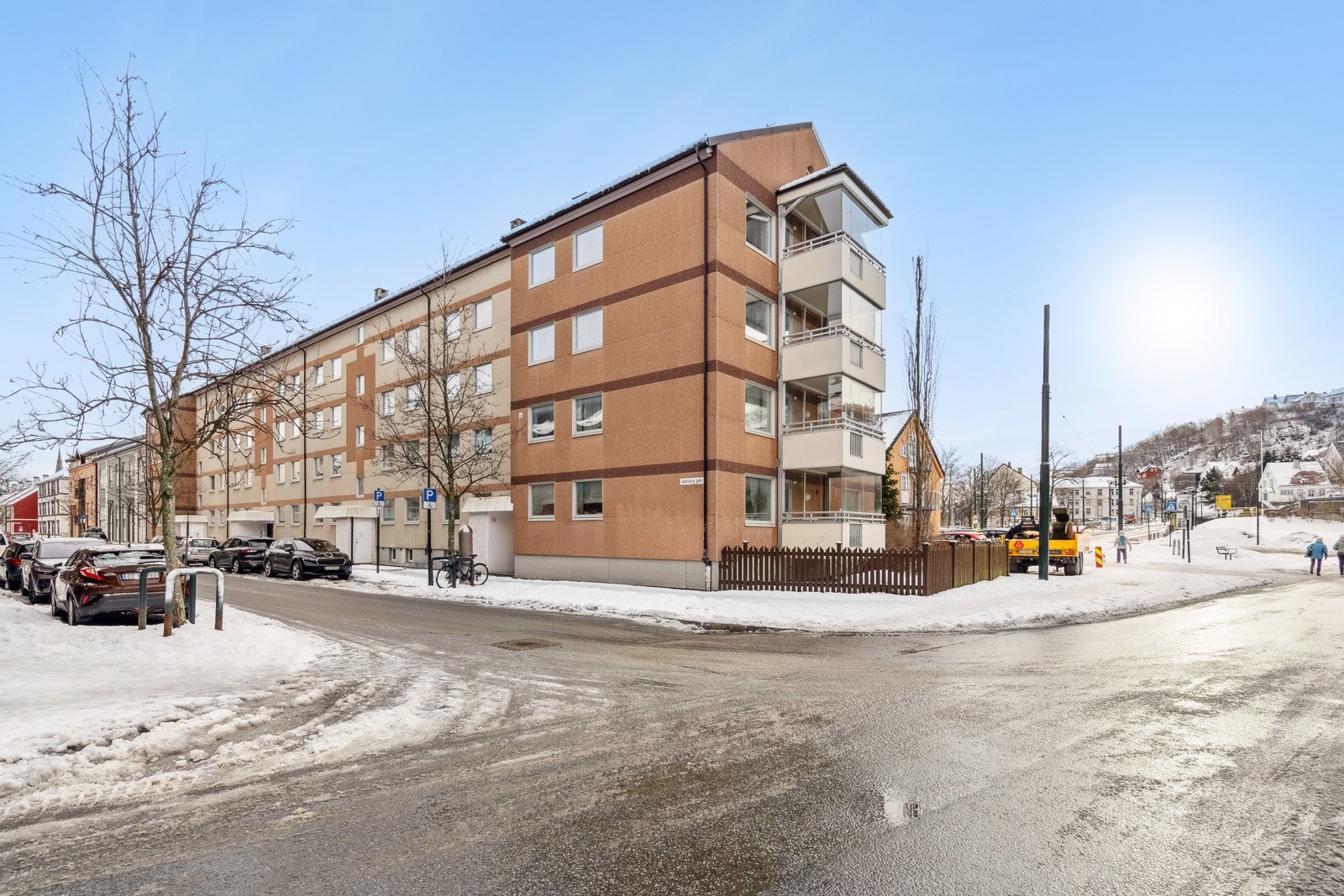 Ønske om privatvisning eller spørsmål om boligen? Ta kontakt med megler 406 05 605. Galleribilde