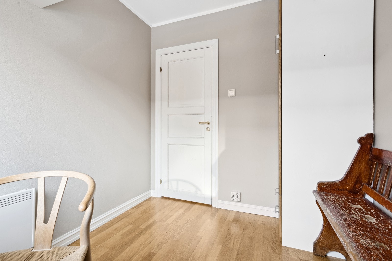 Alle rommene er malt i ulike tidsriktige farger, som gir hvert rom et eget preg. Galleribilde