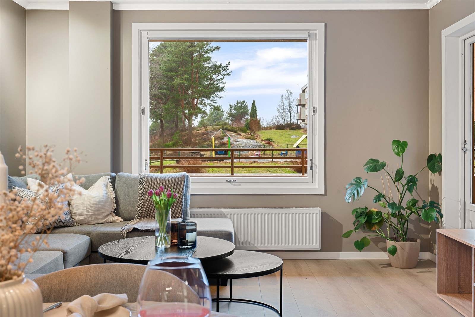 - Leiligheten har generøse vindusflater som bidrar til rikelig med verdifullt lysinnslipp - Galleribilde