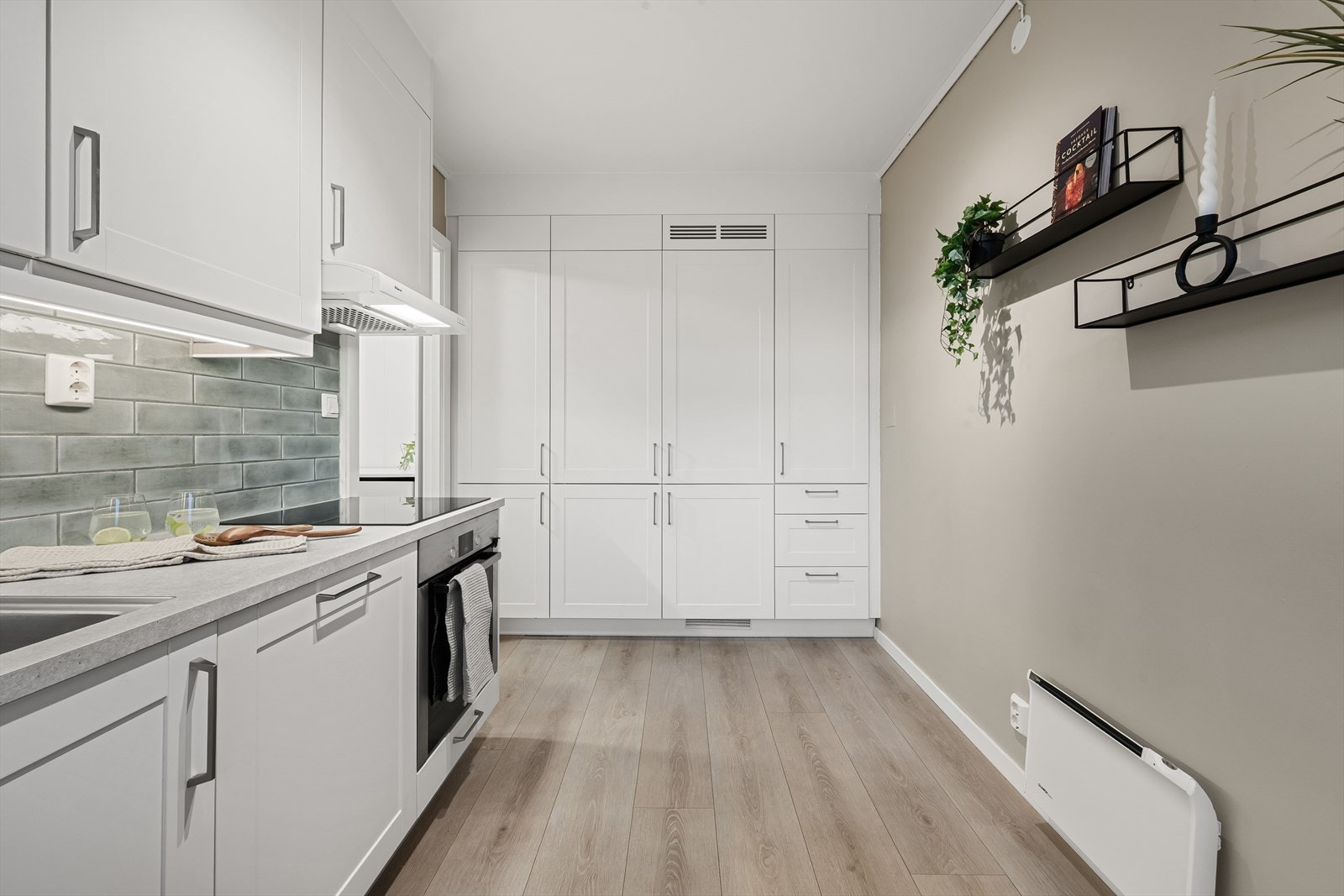 - Rikelig med skap- og benkeplass - Galleribilde