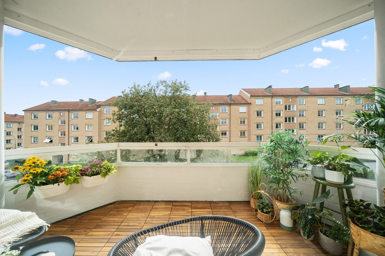 Nå må det presiseres at dette bildet ikke er tatt fra denne leiligheten, men den rett over. Men se hvor fint det blir på sommeren! Bare å glede seg. Galleribilde