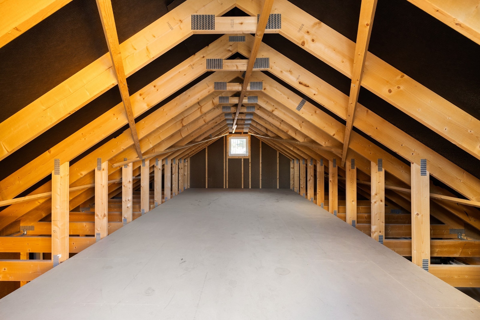 Lagringsloft i dobbelgarasje. Galleribilde