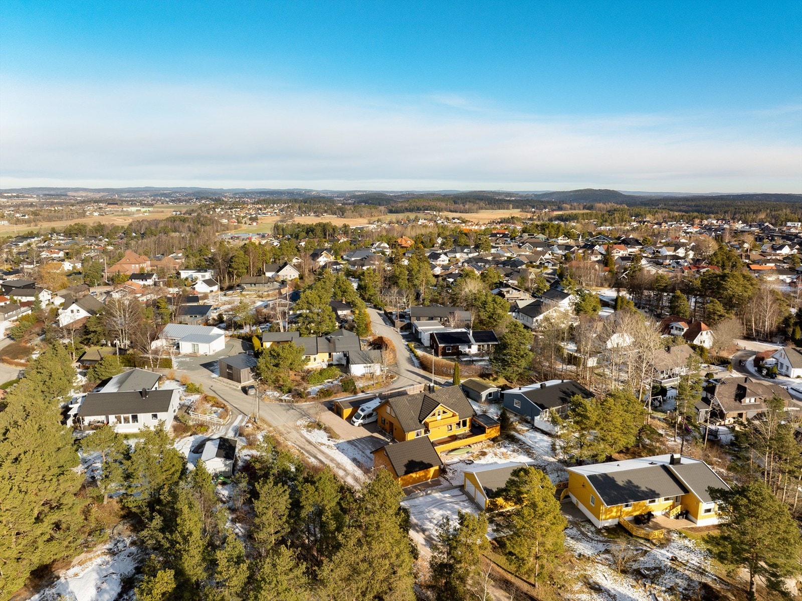 Til Begby barne- og ungdomsskole er det kort gangavstand på smågatene gjennom boligområdet. Galleribilde