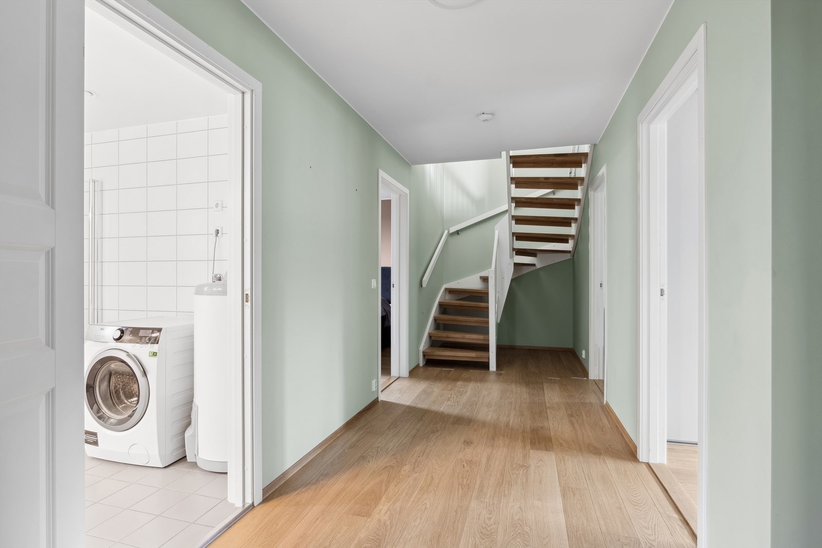 Gangen leder deg videre til resten av rommene i første etasje. Galleribilde