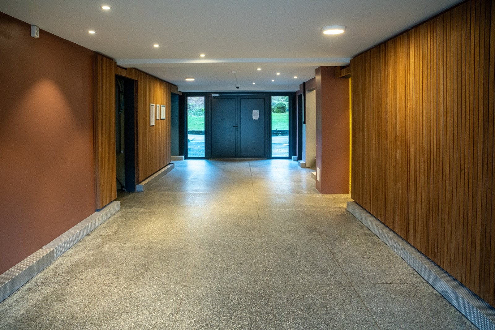 - Fine oppussede fellesarealer i blokken. Heisen var også ny for noen år siden. - Galleribilde