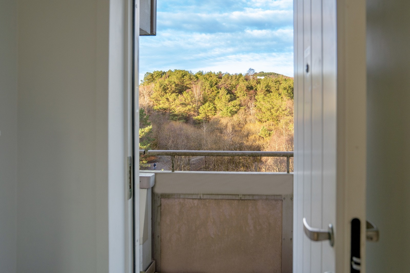 - Fin utsikt fra inngangsdøren. - Galleribilde