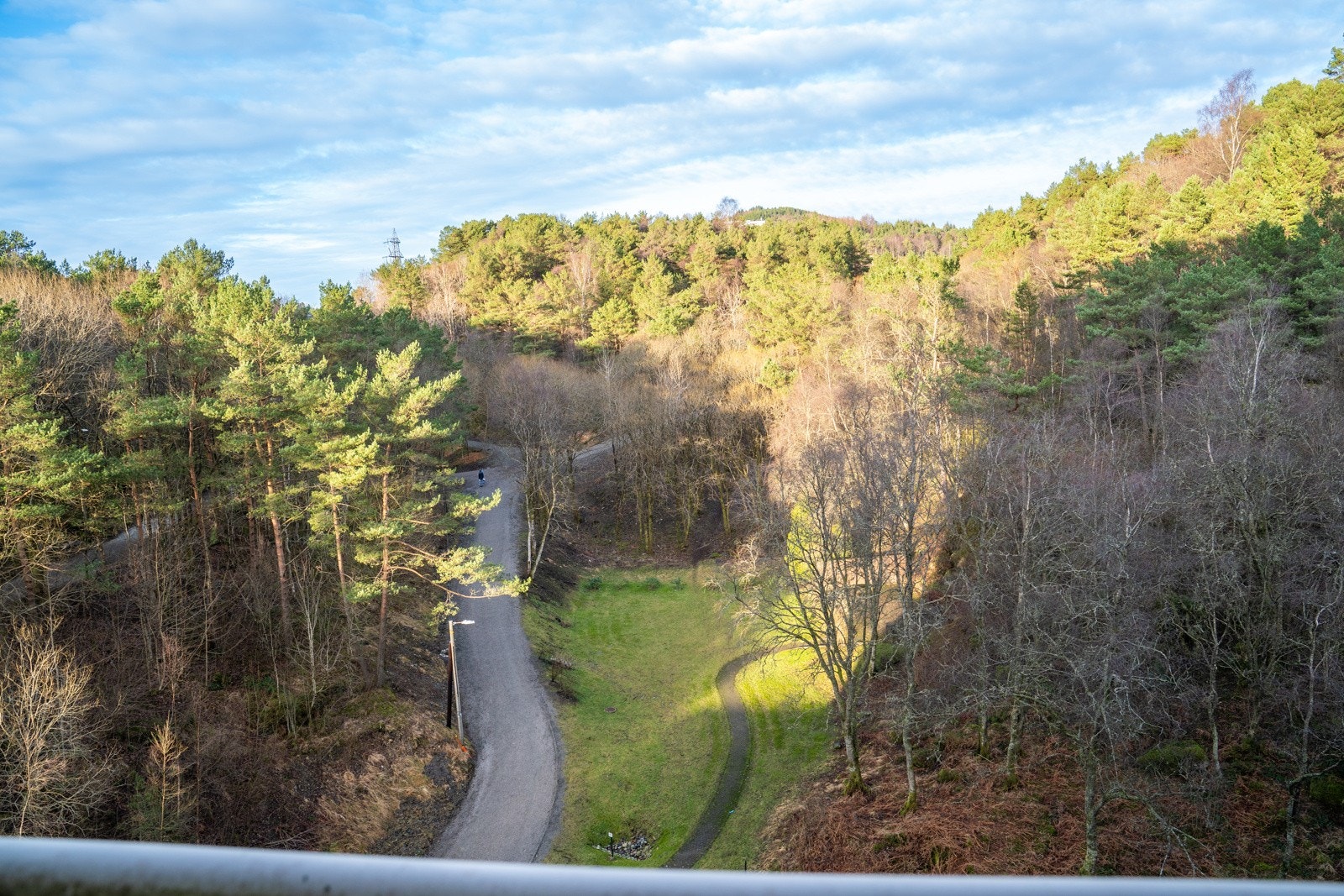 - Her har man fine turstier like utenfor dørstokken rundt Storavatnet - Galleribilde